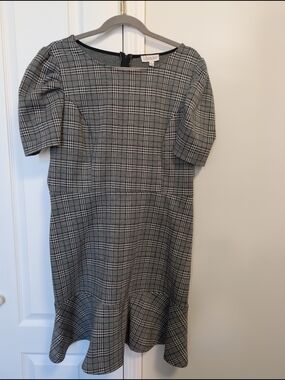 Gray Plaid Short-Sleeve Ruffle-Hem Dress Size L